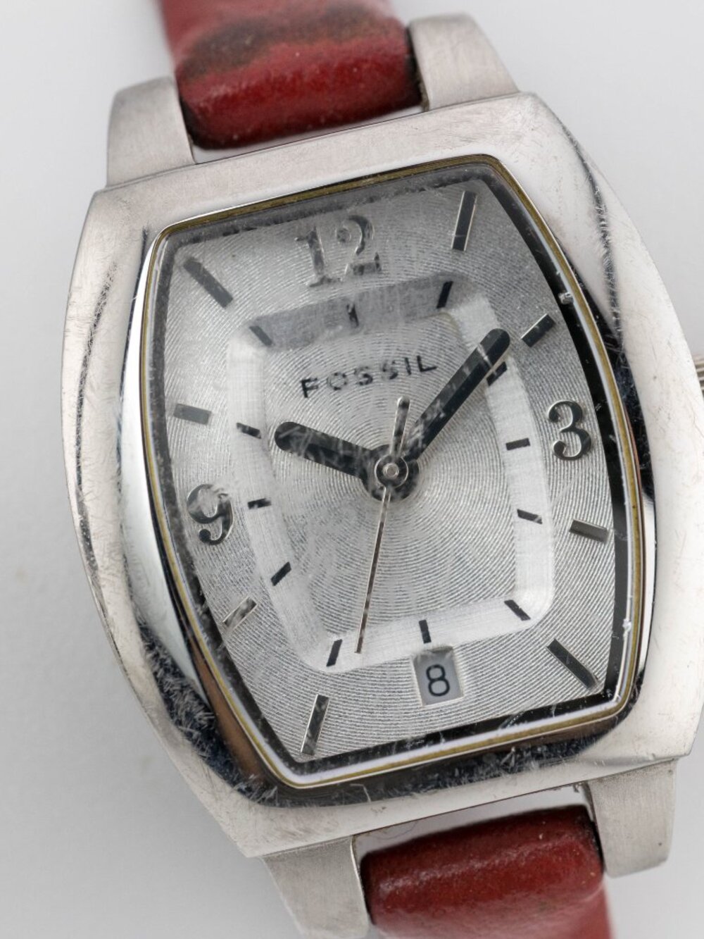 Fossil F2 ES-1641 Tonneau Red Leather Quartz Analog Women's Watch New Battery - Picture 2 of 9